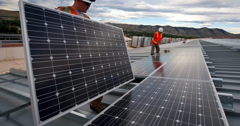 Montage von Solarpanels